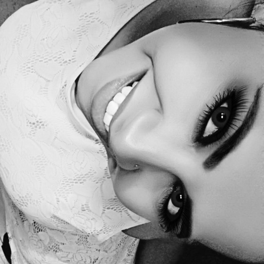 Meet your Posher, Larissa alexia